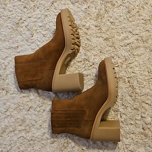 New! Dolce Vita H2o lug boot